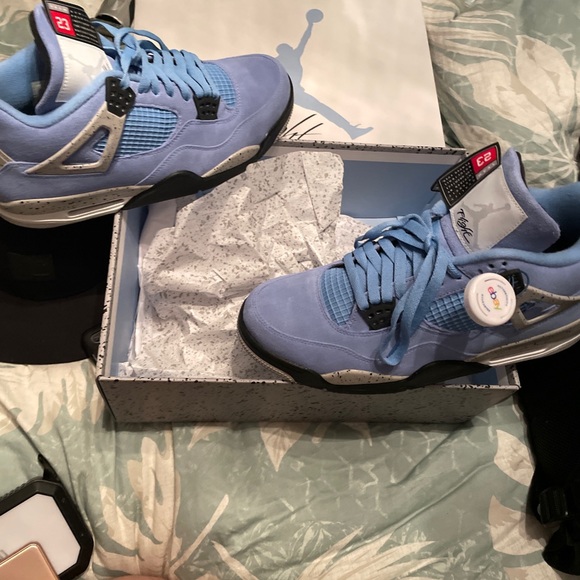 10.5 jordan 4 varscity blue - Picture 3 of 5
